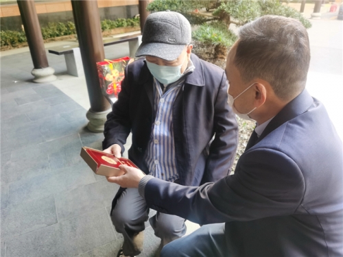 【关怀慰问】新年送祝福  致敬老战士——tyc131太阳集团城集团领导上门慰问老干部